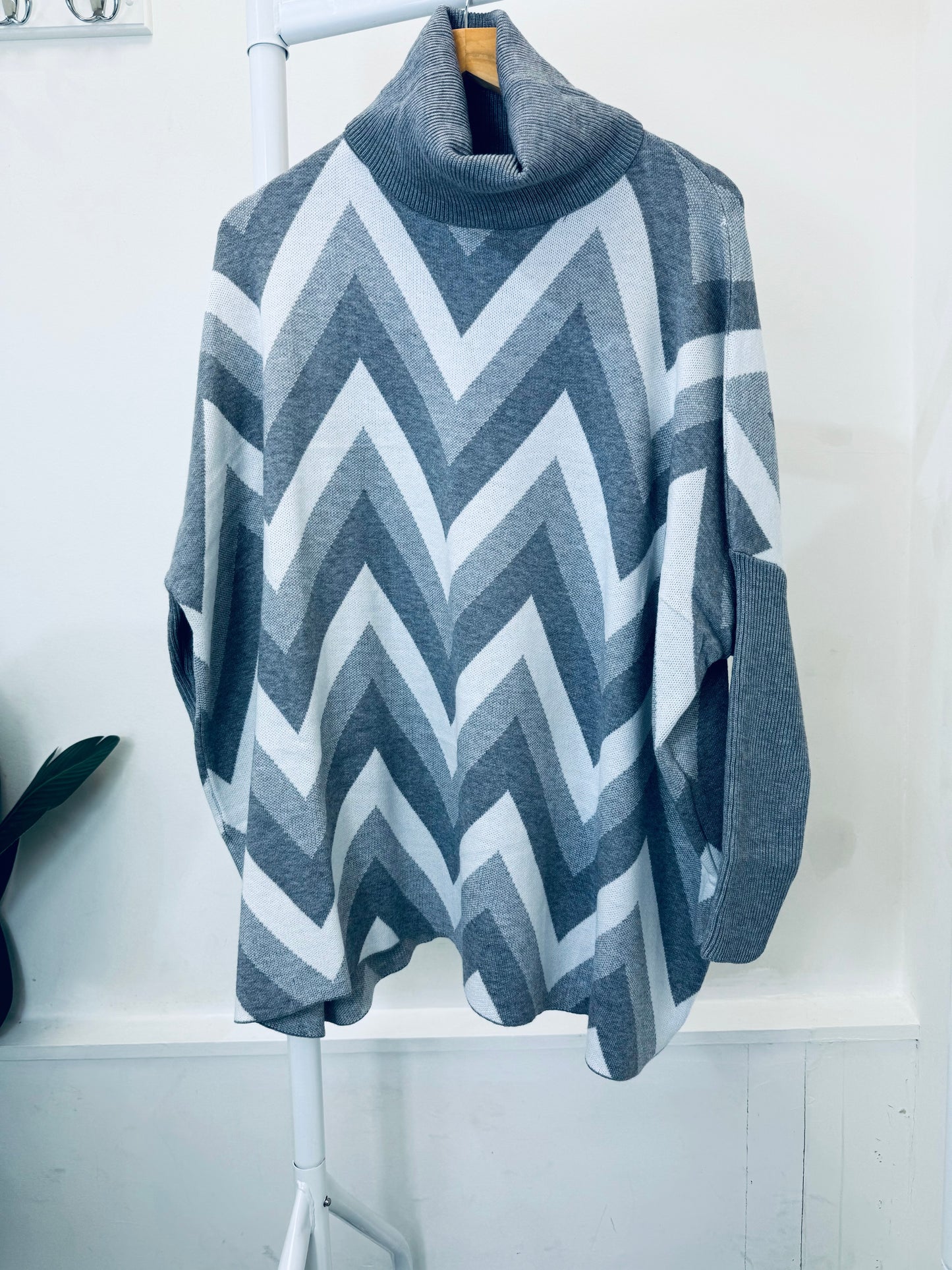 Zigzag roll neck jumpers 