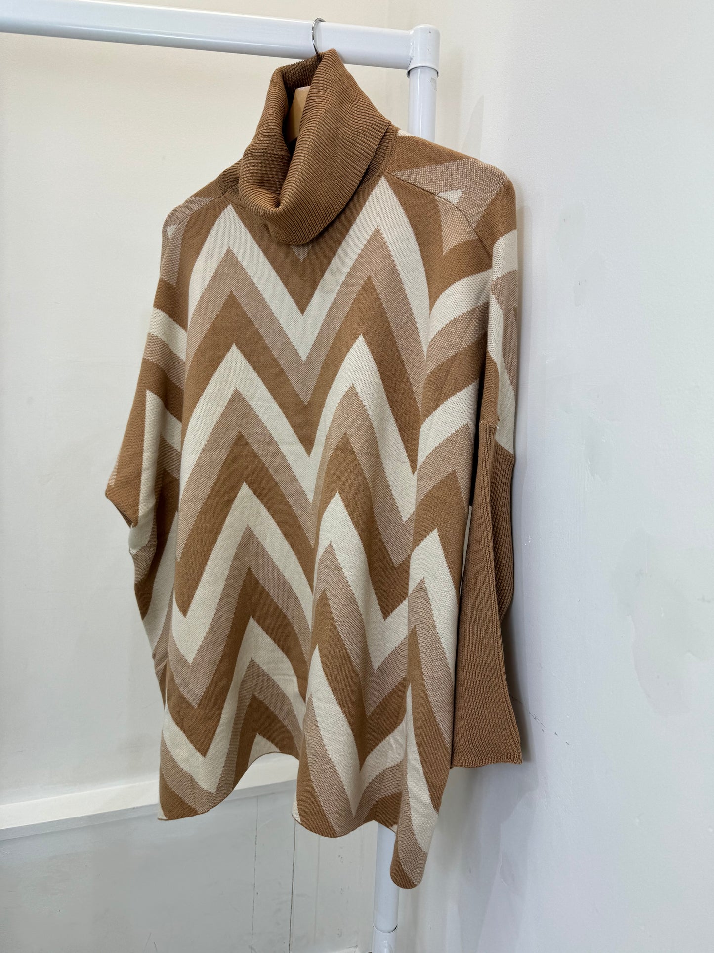Zigzag roll neck jumpers 