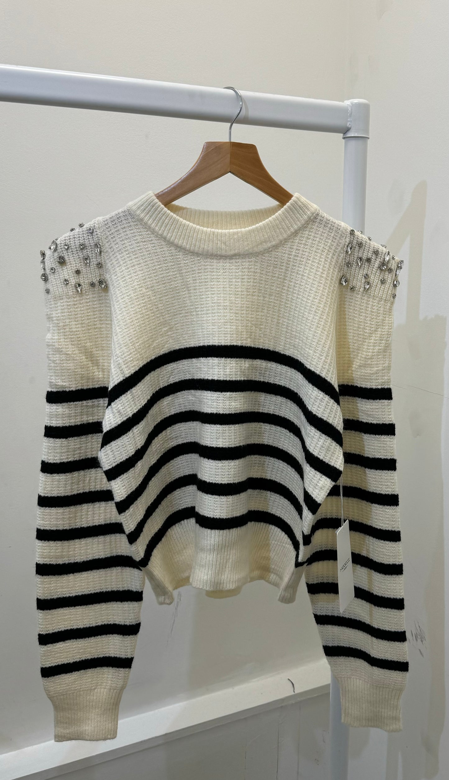 jumper with diamond on the shoulder