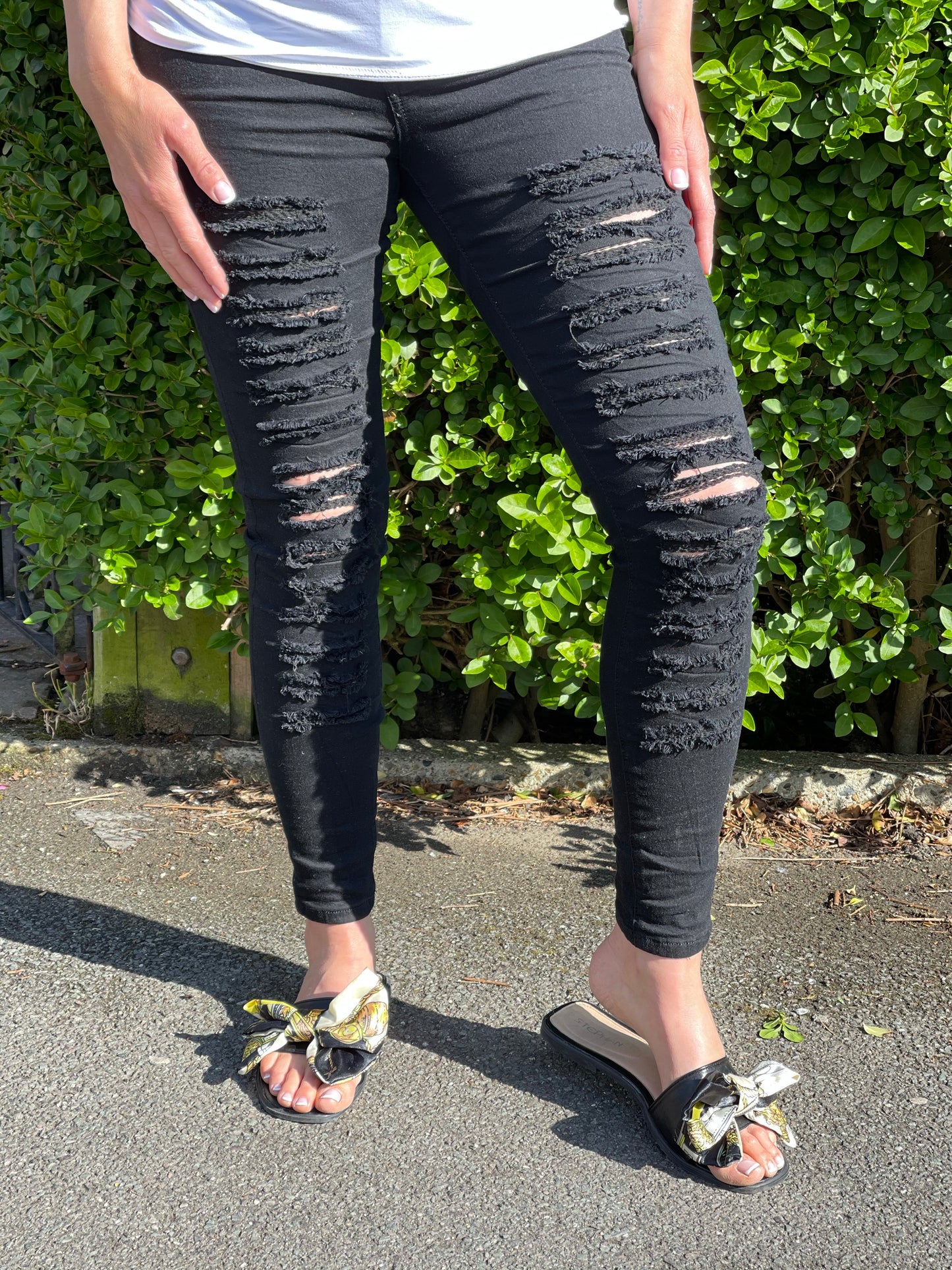 black ripped stretchy jeans