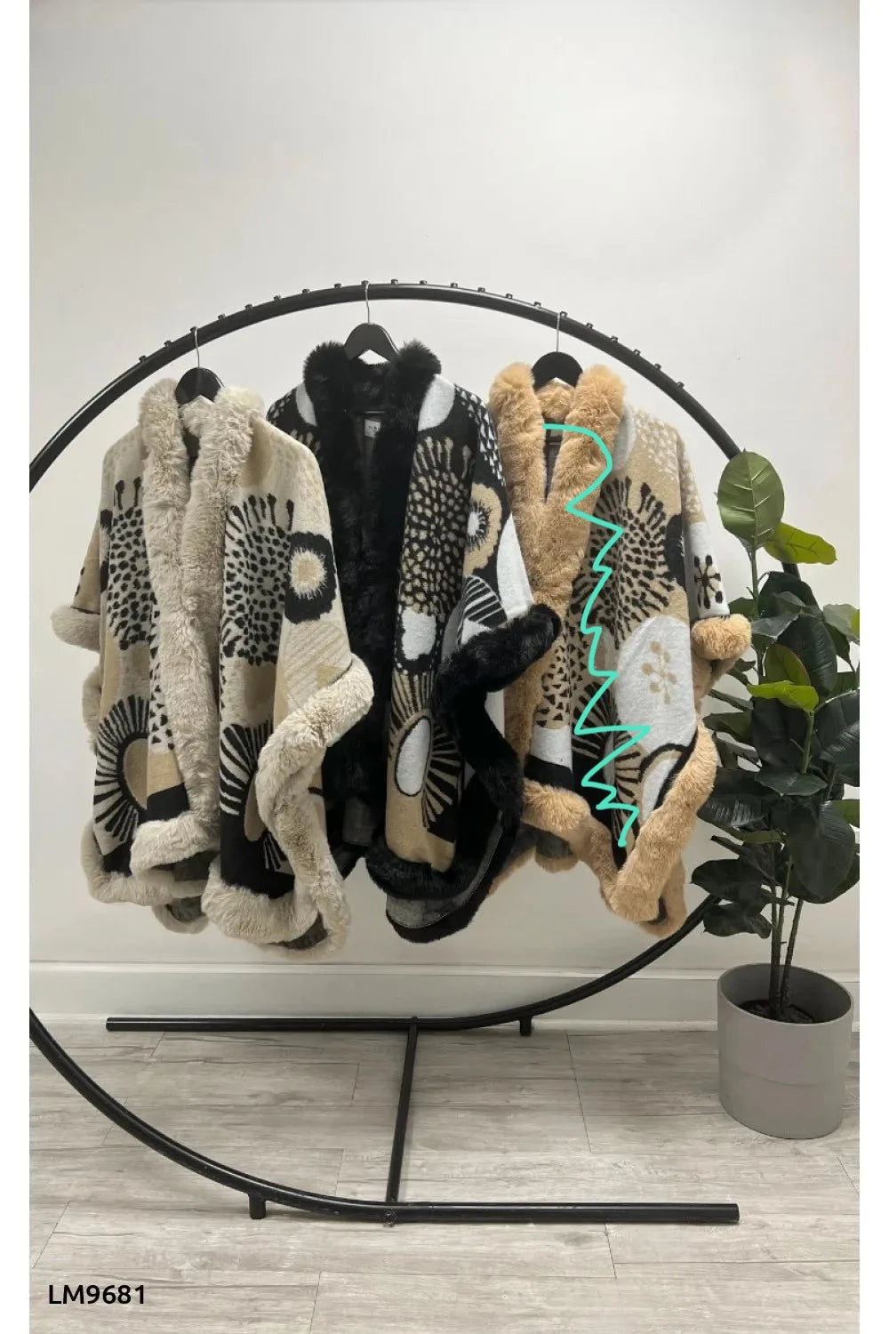 Noa faux fur cape