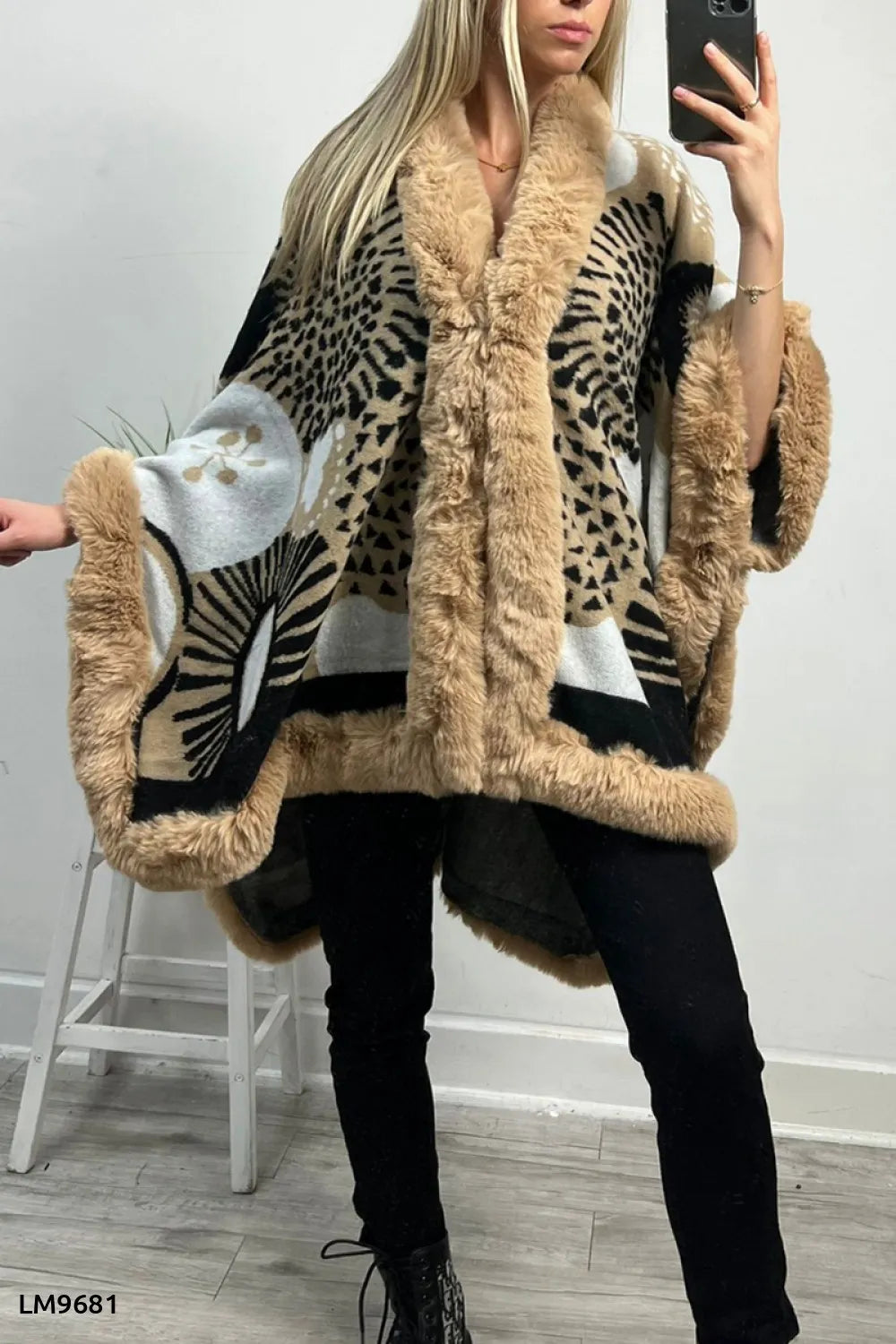 Noa faux fur cape