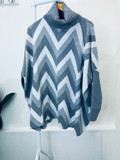 Zigzag roll neck jumpers ￼