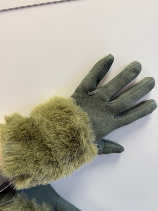 fur black gloves