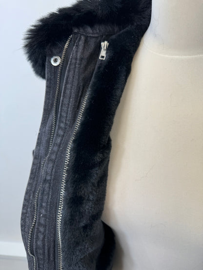 Black jacket with black fur ￼