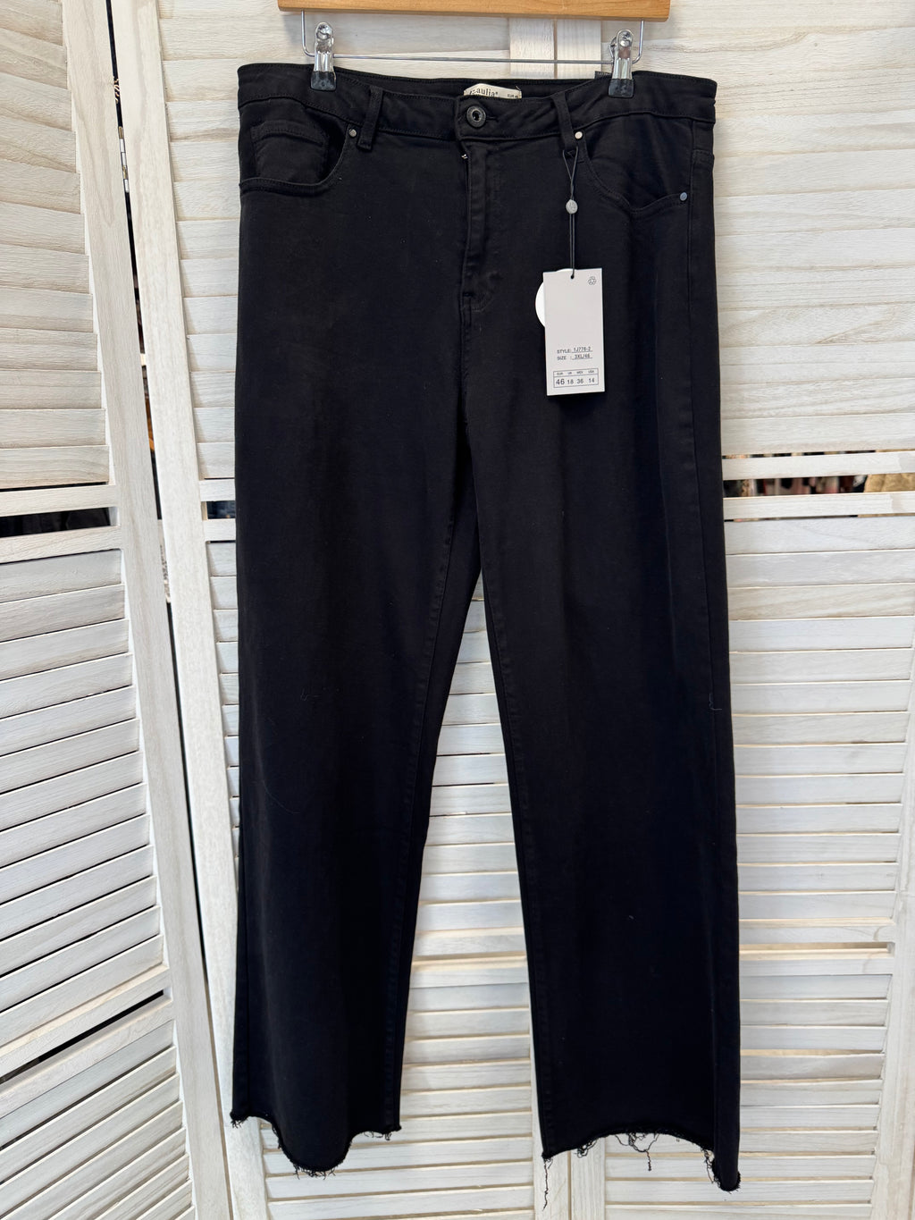 Black stretchy jeans ￼