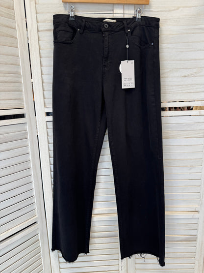 Black stretchy jeans ￼