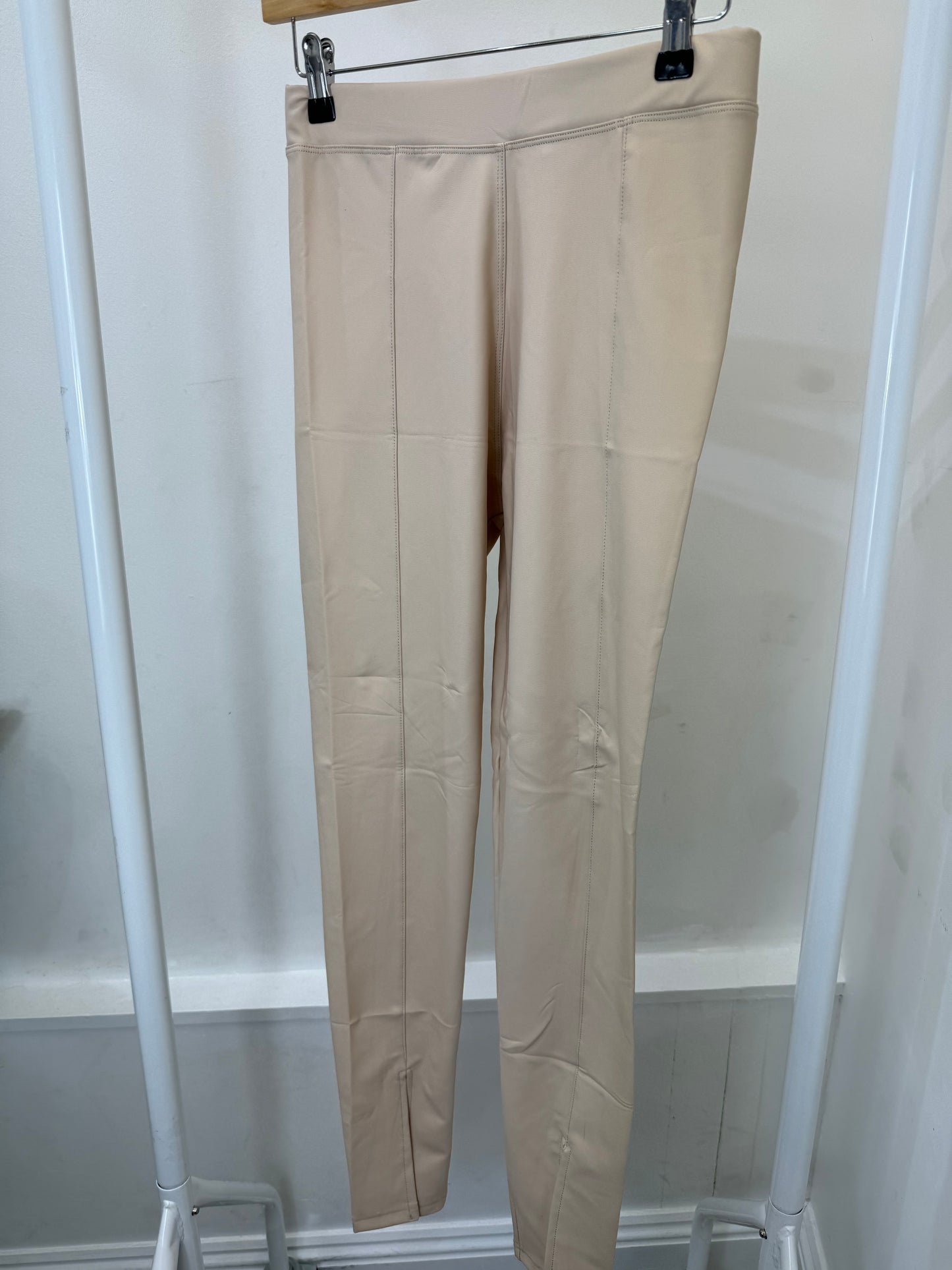 Cream leather leggings with split on the front ￼
