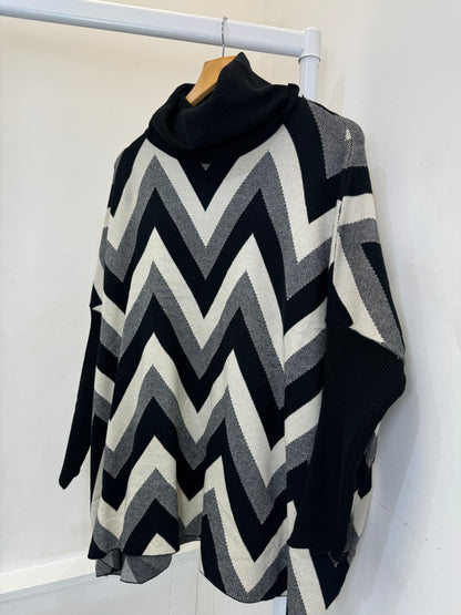 Zigzag roll neck jumpers ￼