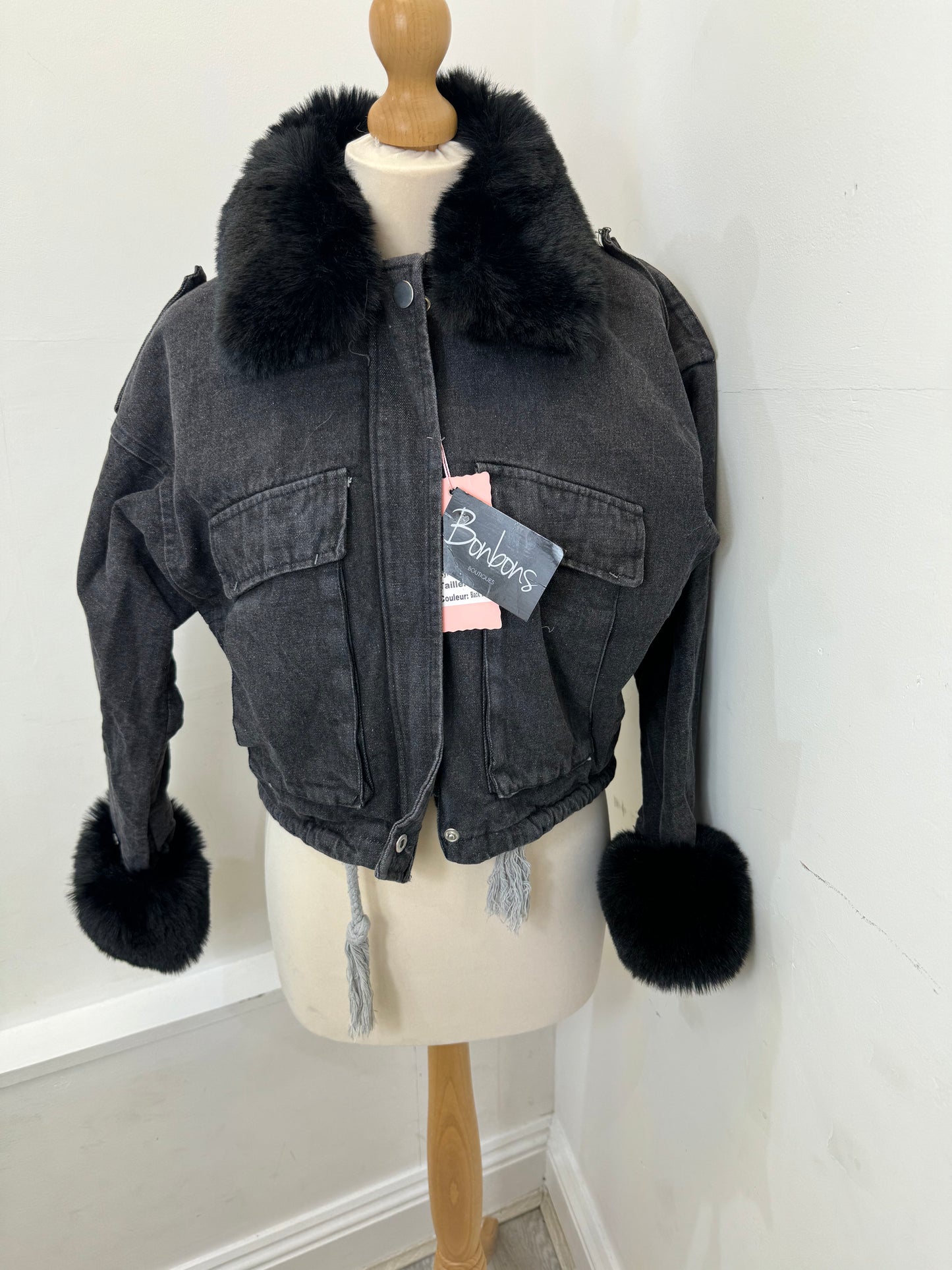 Black jacket with black fur ￼