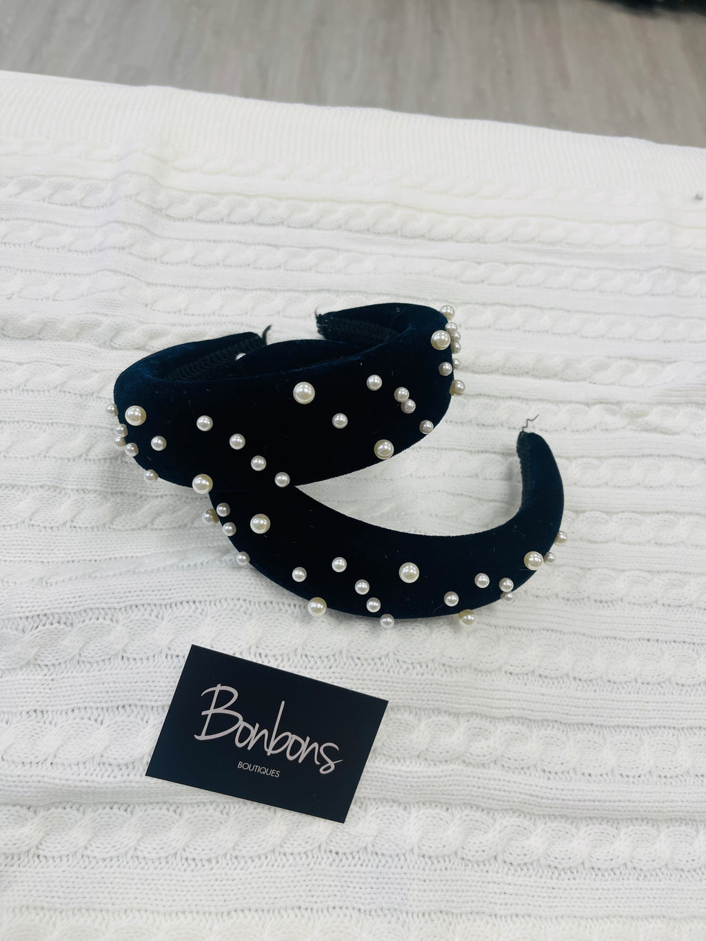 Pieces velvet and pearl headband