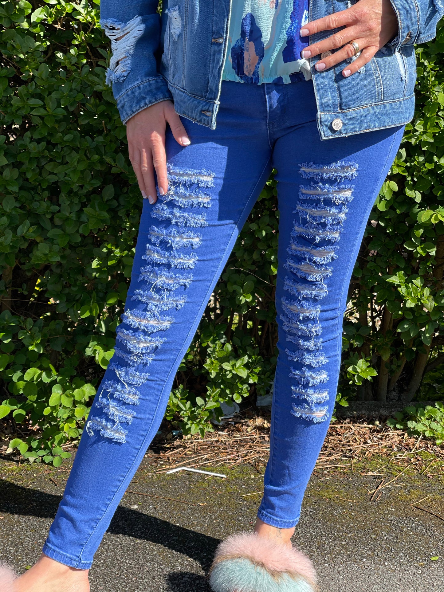 Stretchy ripped jeans